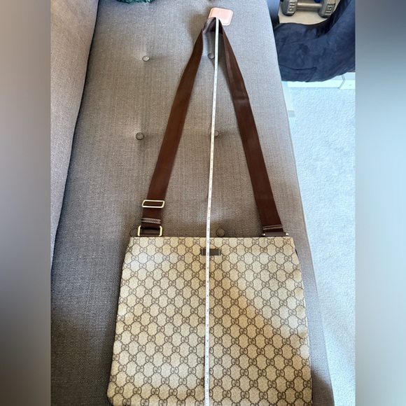 🛵🤎Authentic Gucci Leather Shoulder Bag, Condition: 9.5/10 - Picture 6 of 7